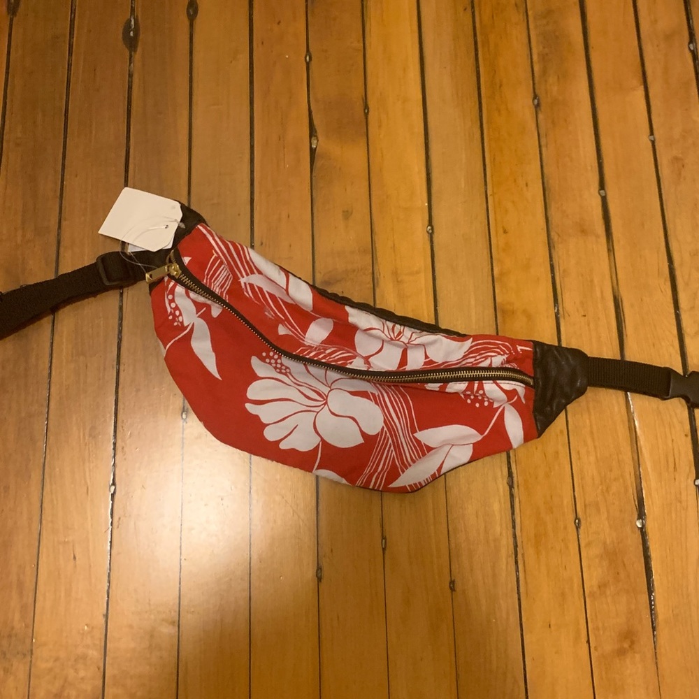 Huge Hawaiian fanny pack